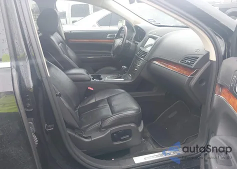 2016 Lincoln Mkt z USA, uszkodzony, nr VIN 2LMHJ5AT3GBL01103